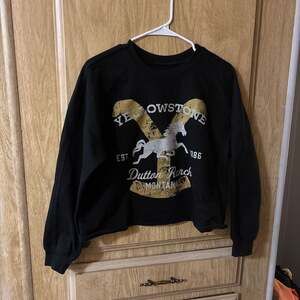 Yellowstone Dutton Ranch Montana Graphic Cropped Crewneck Sweatshirt